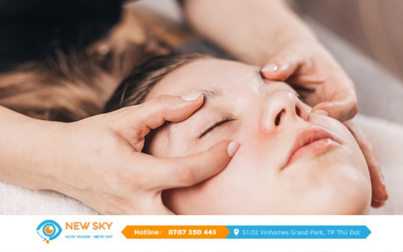 Massage là phương pháp tuyệt vời để giảm căng thẳng cho mắt